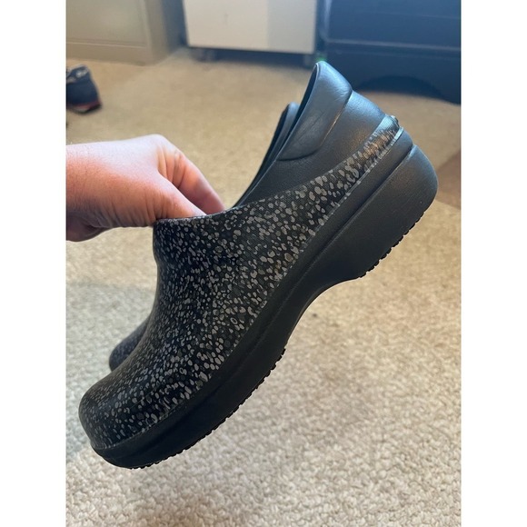 CROCS speckled all over rubber mule work comfort women’s 9 - Picture 2 of 10